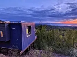 Modern 4BR Loft- Denali View, Roofdeck, Pool Table