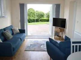 Lovely 1 bedroom basement apartment with stunning views