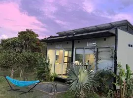 TINY HOUSE , frente al lago