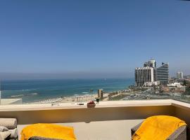Sea front panoramic duplex roof-top，位于荷兹利亚Business Area Herzliya附近的酒店