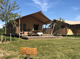 De Hazelaarshof Luxe glampingtent bij natuurgebied De Millingerwaard，位于Kekerdom多恩贝格城堡附近的酒店