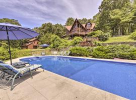 Private Guest House with Deck and Spectacular Views!，位于安卡斯维尔的酒店