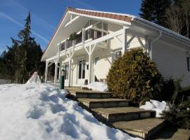 LE CHALET BLANC - JACUZZI / PISCINE / SAUNA，位于热拉梅的酒店