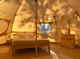 Flore's Garden Glamping，位于布朗的豪华帐篷