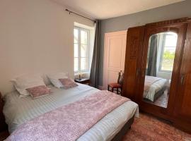 Chez Loulou - La suite，位于Lainsecq的酒店