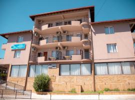 Hotel Istatov，位于诺弗多伊兰的酒店