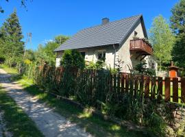 Dom nad jeziorem Strażym，位于Zbiczno布罗德尼察湖区附近的酒店