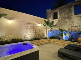 Midgard Suites (Medieval Town)，位于罗德镇的带按摩浴缸的酒店