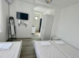 White apartments，位于乌尔齐尼的旅馆