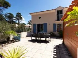 À 800m de la plage, maison pour 6 avec piscine