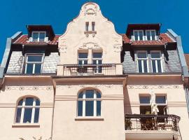 Jugendstil-Altbauwohnung mit Dachterrasse direkt an der Karlsaue，位于卡塞尔新画廊附近的酒店