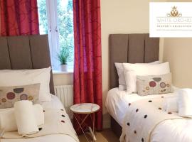 Serviced Accommodation Hatfield near train station free Parking Wi-Fi by White Orchid Property Relocation，位于哈特菲尔德的带停车场的酒店