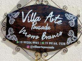 Villa Arte Pousada Morro Branco，位于贝贝里比Municipal Theather Raimundo Fagner附近的酒店