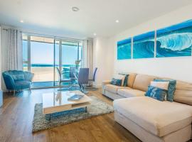 Luxury beach apartment，位于佩伦波斯的海滩酒店