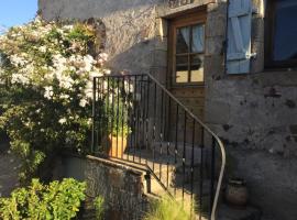 Gîte Maison Maitri，位于弗吉斯的酒店