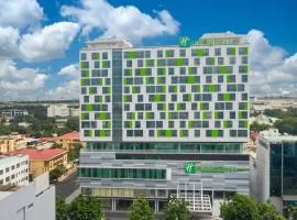 Holiday Inn & Suites Saigon Airport, an IHG Hotel