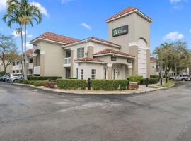艾斯坦德美式酒店 - 迈阿密 - 机场 - 蓝湖，位于迈阿密的酒店