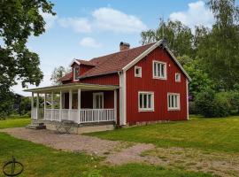 3 Bedroom Awesome Home In Växjö，位于韦克舍的酒店