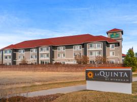 La Quinta Inn & Suites by Wyndham Loveland Estes Park，位于拉夫兰的酒店