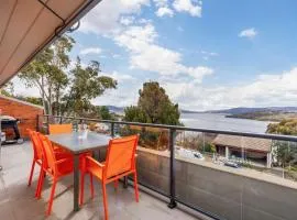 Kooringa 4 - 2BR Apartment l Lake Views l Central Location l BBQ l WiFi l Air-Con