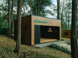 Bobocabin Coban Rondo, Malang，位于Songgoriti的度假村