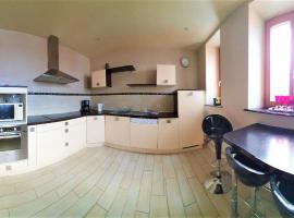 Gîte Lilas, LOFT 2 à 8 personnes, avec salle de jeux et SPA dans la résidence，位于旺特龙的酒店