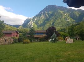 Casas rurales Valle de Bueida, jacuzzi solo en las casas el El Palacio y Viscárcel，位于Bárzana的酒店