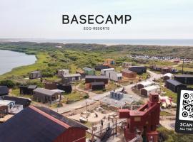 Basecamp Tiny House Eco Resort，位于艾默伊登Seaport Marina IJmuiden附近的酒店