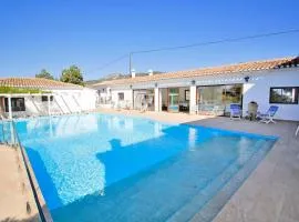 Magnificient Rural Home With Pool and BBQ