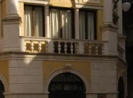 阿尔米里翁旅馆
