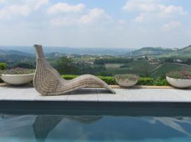 R&eacute;va Residences and Pool，位于蒙福特达尔巴的自助式住宿