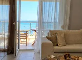 Evita Maisonette, Elegant Beachfront apt, Polychrono