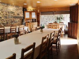 Albergue Alto da Pena EXCLUSIVE FOR PILGRIMS，位于内格雷拉的酒店