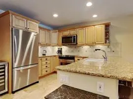 Spacious One Bedroom Condo in Mammoth! Free Assigned Parking - Snowbird 107