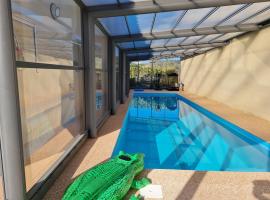 Chambres d'hôtes B&B La Bergeronnette avec piscine couverte chauffée，位于Bizanet枫弗华修道院附近的酒店