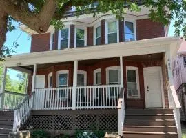 Red Brick Inn - Walk to the Falls, the Casino and all Downtown Restaurants