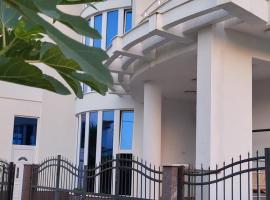 Apartmani Vila Milaris，位于乌尔齐尼的酒店