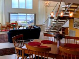 Swapscott Beachfront Vacation Home for Families，位于Phillips Point的酒店