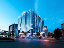 Luxury6 Hotel，位于Móng Cái的酒店