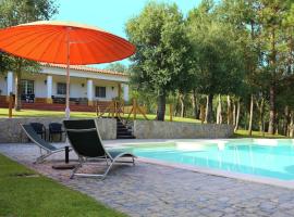 Luxurious Villa in Caldas da Rainha with Swimming Pool，位于萨利蒂马托斯的度假短租房