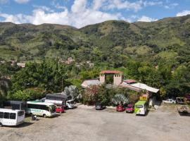 Hotel el Castillo de Cisneros，位于Cisneros的酒店
