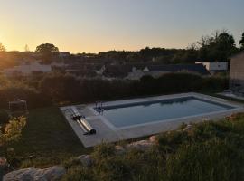 Le Pressoir-Gîte 2-4 personnes，位于莫讷的酒店
