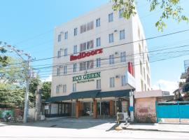 RedDoorz Plus at Eco Green Boutique Hotel，位于达沃市的酒店