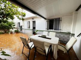 Casa rural en Casabermeja, cerca de Málaga, con patio y chimenea，位于卡萨韦梅哈的乡间豪华旅馆