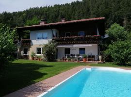 Ferienwohnung mit Pool in Wörthersee Nähe，位于Dellach的公寓