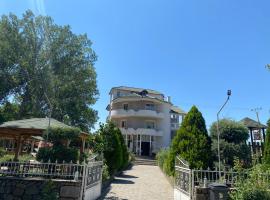 Hotel Restorant Borova，位于Ersekë的酒店