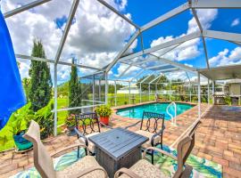 Elegant Cape Coral Home Private Pool, Grill!，位于珊瑚角的度假短租房