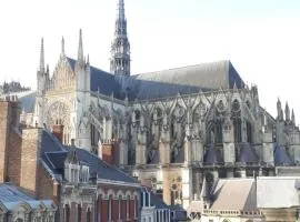 Maison au pied de la cathédrale Amiens centre