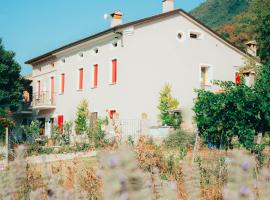 B&B Al Giardino dei Laghi，位于雷维内拉戈的住宿加早餐旅馆