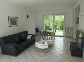 Maison avec jardin au centre de Nancy avec borne de recharge voiture électrique